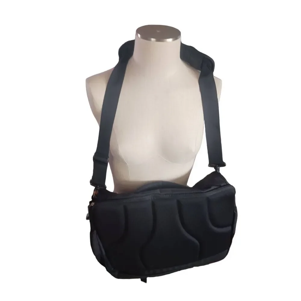 REI messenger style laptop case / bag chrome buran